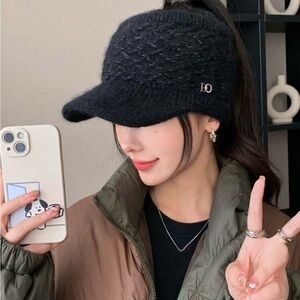 Elegant Black Knit Visor Cap